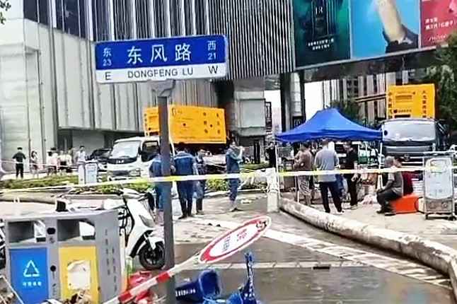 呼和浩特童杰健康产品研究有限公司排涝突击队在排涝现场